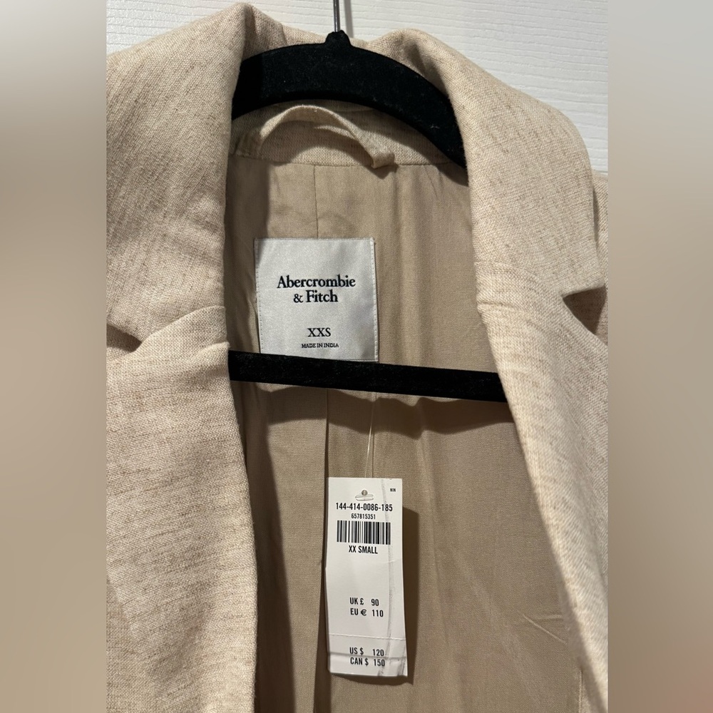 Women's Abercrombie Beige Linen Blazer - Picture 2 of 4